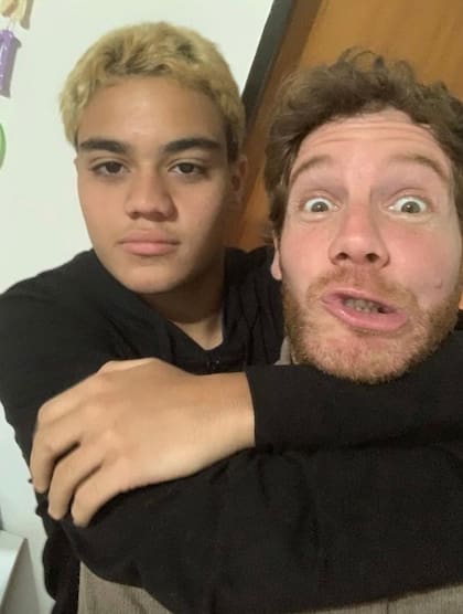 Diego Vicos y una foto actual junto a su hijo (Foto: Instagram/@diegovicos)