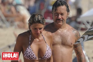 Encontramos a Diego Torres junto a su novia durante un día de playa en José Ignacio