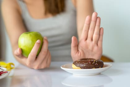 Carnes, frutas, verduras y semillas, algunos de los alimentos de la dieta paleo