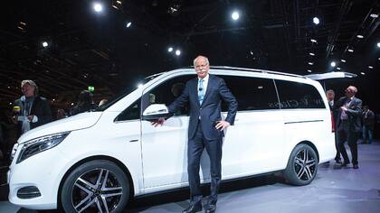 Dieter Zetsche, presidente ejecutivo de Daimler AG, durante la presentación de la furgoneta Mercedes-Benz Clase V, fabricada en la ciudad española de Vitoria