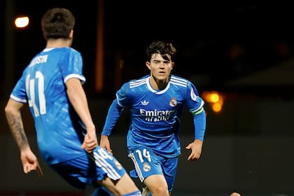 Diez celebra un gol ante Olympiakos en noviembre de 2025 (https://x.com/lafabricacrm)