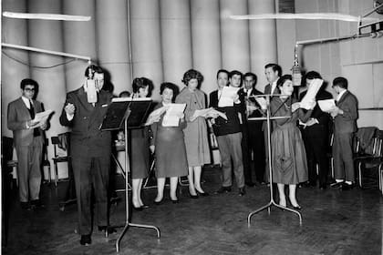 En 1960, el elenco de Las dos carátulas y su Teatro de la Humanidad