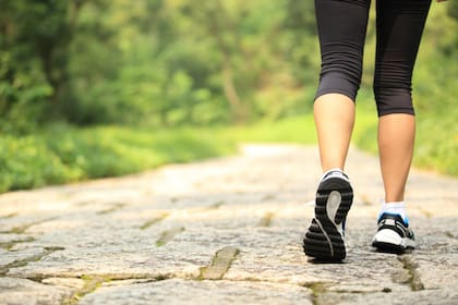 Diferentes estudios encontraron que la población adulta sana camina entre 4000 y 18.000 pasos diarios