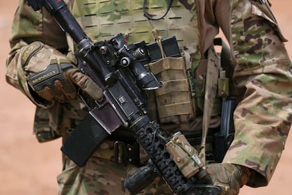 Diferentes integrantes de la milicia pueden nacionalizarse estadounidense si cumplen con determinados requisitos