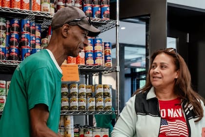 Diferentes organizaciones entregan alimentos sin costo en Illinois