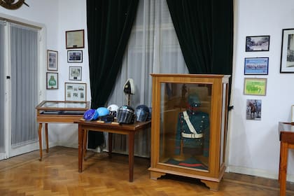 Diferentes tipos de uniformes de la PFA