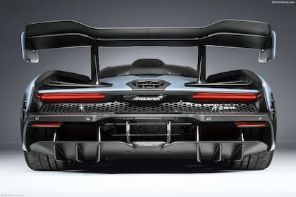 Difusores traseros estilo Fórmula 1 para incrementar la carga aerodinámica en el McLaren Senna
