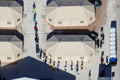 En la frontera, los niños separados de sus padres