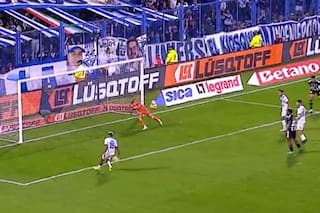 Vélez mereció ganarle por amplio margen a Central Córdoba, pero igual recuperó la punta