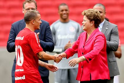Dilma, en la inauguración del estadio, junto con D´Alessandro