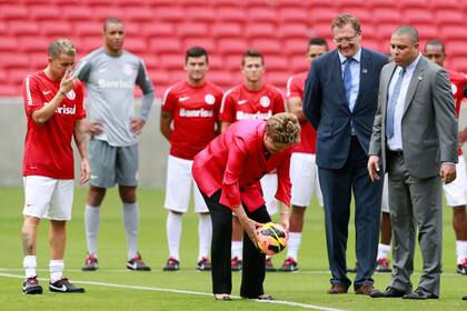 Dilma, en la inauguración del estadio, junto con D´Alessandro