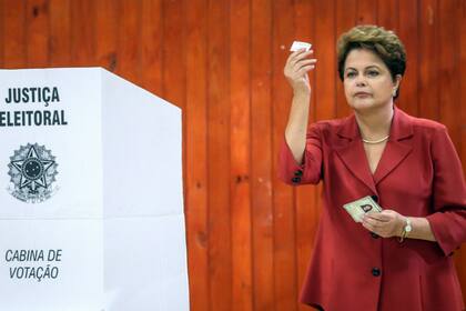 Dilma votó y se mostró confiada en la victoria