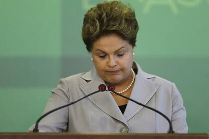 Dilma suspendió por tres días la campaña electoral
