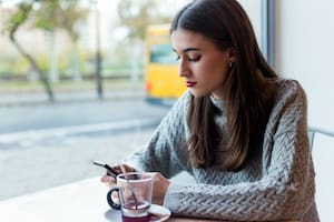 Dime cómo reaccionás cuando alguien no te contesta un mensaje y te diré qué tipo de apego tenés