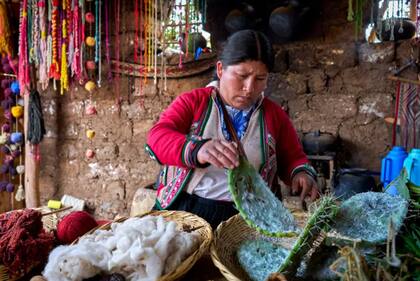 El escritor peruano muestra en su novela el racismo de la sociedad peruana y las dificultades para ascender en la sociedad.