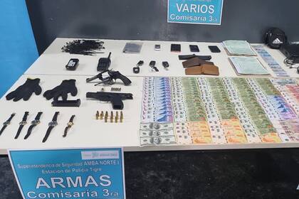 Dinero, armas y objetos de valor secuestrados en los allanamientos