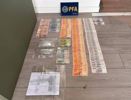 Dinero y elementos incautados por la Policía Federal durante los allanamientos
