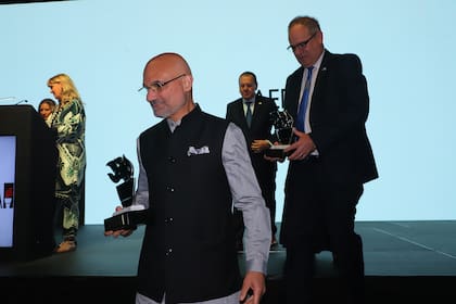 Dinesh Bhatia, embajador de la India en Argentina, y el de Israel, Eyal Sela, distinguidos por la Fundación TAEDA