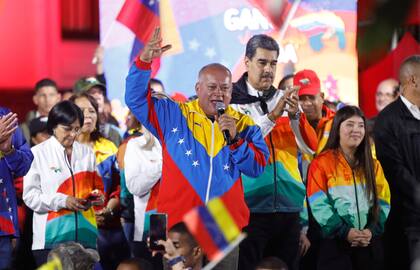 Diosdado Cabello, diputado de la Asamblea Nacional de Venezuela, habla después de que el Consejo Nacional Electoral publicara los resultados del referéndum consultivo sobre la soberanía venezolana sobre el Esequibo, en Caracas, el 3 de diciembre de 2023.