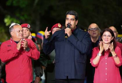 Diosdado Cabello, icolás Maduro y su mujer, ayer, en Caracas