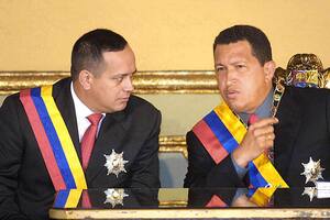 Diosdado Cabello y Hugo Chávez, en uno de los tantos actos que compartieron en Caracas; la imagen es de 2002