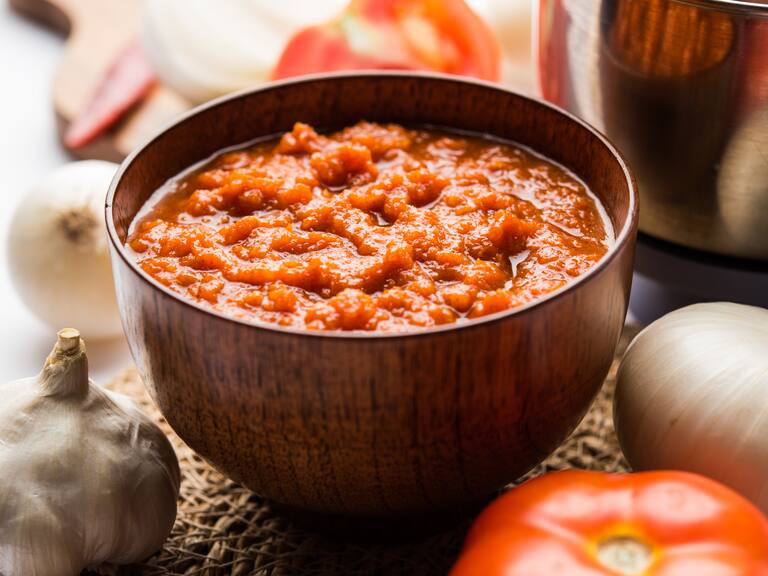 Onion,Tomato,Masala,Or,Puree,For,Indian,Gravy,,Served,In