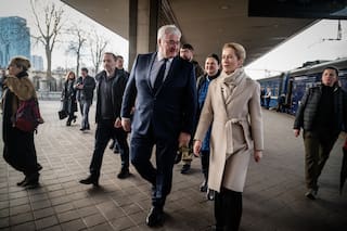 Diplomáticos europeos visitan Ucrania en el aniversario de atrocidades rusas en Bucha