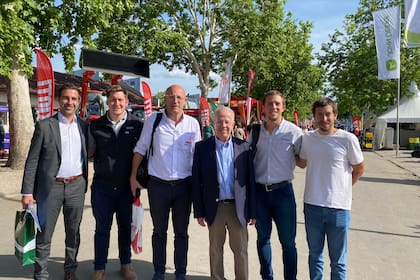 Diplomáticos y empresarios que viajaron a la muestra Bata Agro