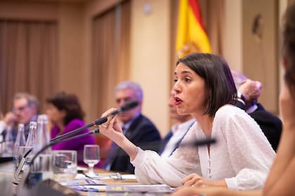 Diputados de la izquierda española como Irene Montero (Podemos) estuvieron presentes y tras escuchar el mensaje de la expresidenta