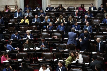 Diputados esperando a que haya quorum para tratar la ley de Reforma Laboral