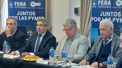 Directivos de FEBA, con el senador Vargas (La Libertad Avanza)
