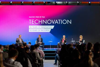 Directivos de la compañía tabacalera exponen en Technoinnovation los casos de los países en donde la gente fuma menos cigarrillo tradicional por efecto de los productos libres de humo