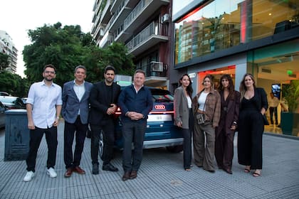 Directivos e invitados, junto al nuevo SUV que combina un diseño impactante, innovación digital y dinámica de manejo.