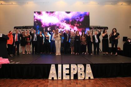 Directivos y docentes que integran Aiepba celebraron su comida anual con sabor agridulce por el cierre de escuelas privadas por la crisis económica actual