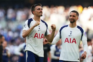 Dirigencia del Tottenham promete cambios tras evitar por poco el desastre del descenso