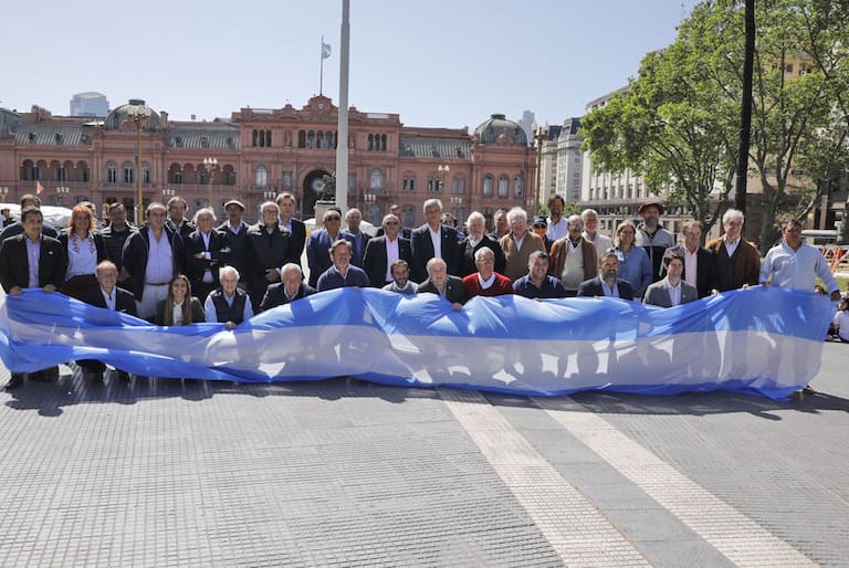 “Foto carnet”: productores autoconvocados fustigaron un gesto de más de 80 entidades en Plaza de Mayo 