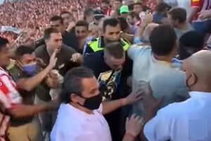 Dirigentes de Ferro, que tenían su entrada autorizada, son retirados en medio de las agresiones en Tucumán