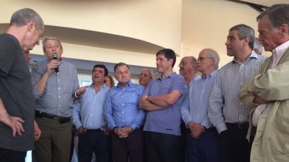 Dirigentes del PJ bonaerense hicieron autocrítica tras el revés electoral durante el festejo de Carlos Kunkel