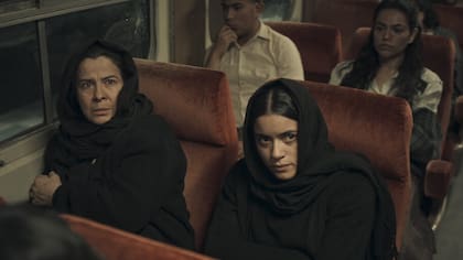 Dirigida por Luis Estrada, la miniserie se basa en la novela homónima de Jorge Ibargüengoitia (Foto: Netflix)