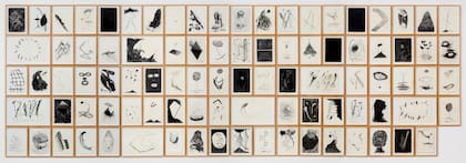 "Discard Geography" (2013), de Matías Duville. Instalación compuesta por 99 dibujos en carbonilla sobre papel. Base: US$65.000