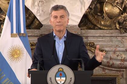 Mauricio Macri solía dar sus discursos desde el Salón Blanco de la Casa Rosada. Generalmente los leía.