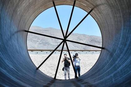 Diseñado para deslizarse en una pista dentro de un tubo, el hyperloop usa levitación pasiva magnética o "maglev"