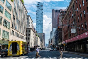 La torre de lujo que parece un jenga en el corazón de Tribeca en Nueva York