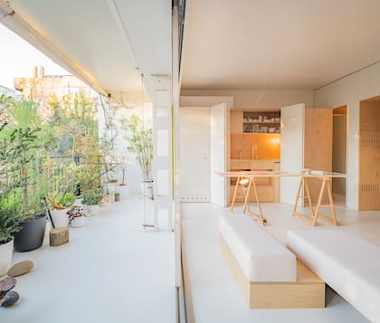 “Diseñamos muebles modulares y polifuncionales para que pudieran adaptarse al poco espacio moviéndose y configurándose de distintas maneras”.