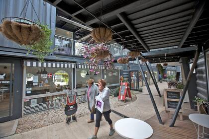 La utilización de contenedores reciclados en desuso es una de las opciones que pisan fuerte entre quienes deciden trabajar con conciencia ambiental