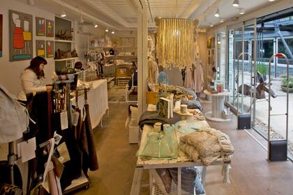 Locales de ropa en los contenedores