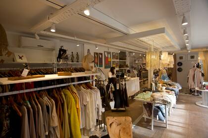 Los locales para venta de ropa también se sumas a la iniciativa