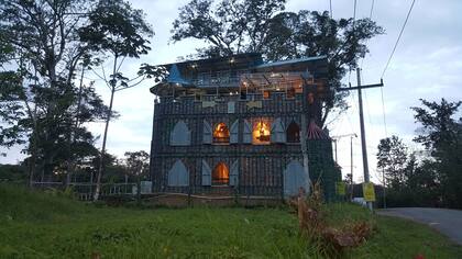 Diseñaron tres modelos de viviendas, que se entregan con toda la instalación de agua y electricidad y cuestan entre 149.000 y 300.000 dólares