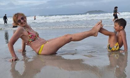 Disfrutando de unas vacaciones con su nieto.