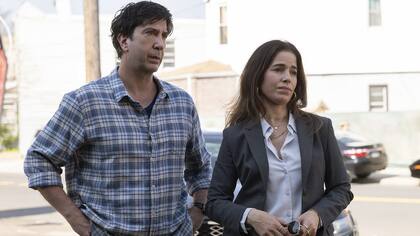 "Disfruté la dinámica del rodaje en compañía de Ana Ortiz: cuando teníamos alguna escena compartida éramos solo nosotros y resultaba poderoso", cuenta Schwimmer sobre la relación de su personaje y la policía que interpreta Ortiz